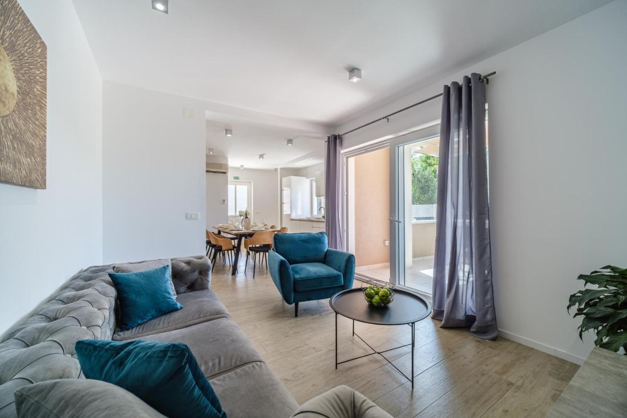 Tm With Private Heated Pool, Poolhouse & Private Garage
