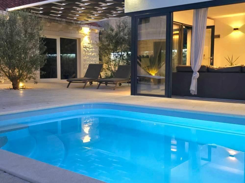 Tm With Private Heated Pool, Poolhouse & Private Garage Milna (Brac)