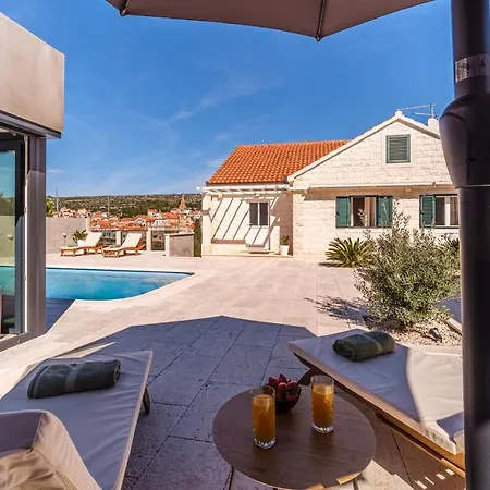 Villa Tm With Private Heated Pool, Poolhouse & Private Garage Milna  Exterior photo
