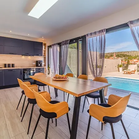 Villa Tm With Private Heated Pool, Poolhouse & Private Garage Milna  Exterior photo