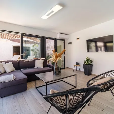 Villa Tm With Private Heated Pool, Poolhouse & Private Garage Milna  Exterior photo