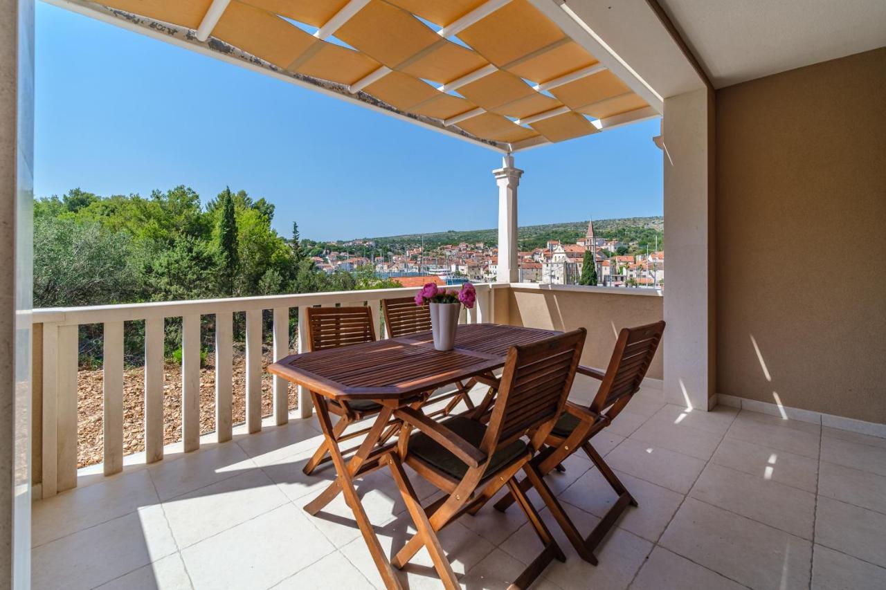 Tm With Private Heated Pool, Poolhouse & Private Garage * Milna (Brac)