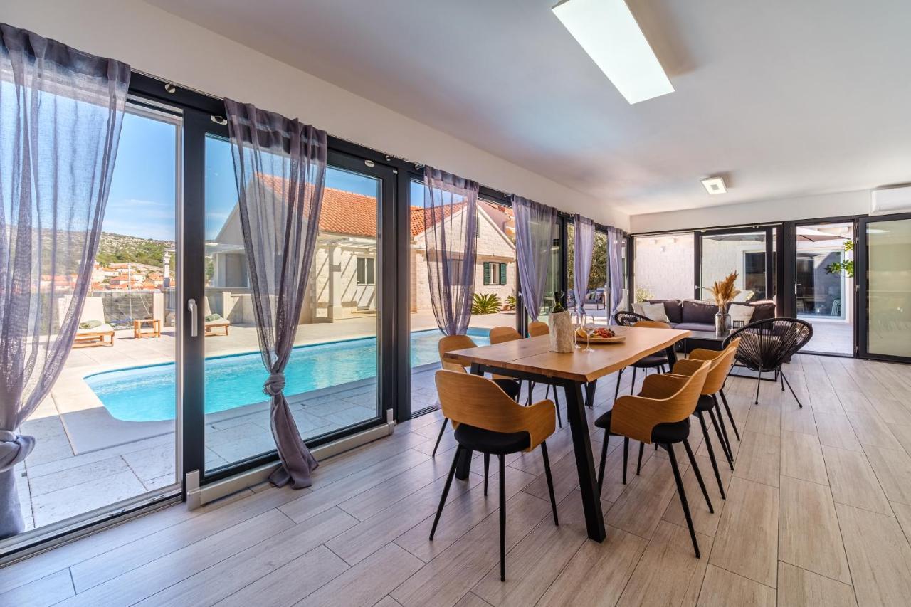 Tm With Private Heated Pool, Poolhouse & Private Garage