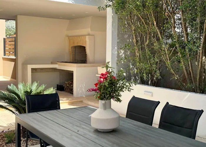 Villa Tm With Private Heated Pool, Poolhouse & Private Garage
