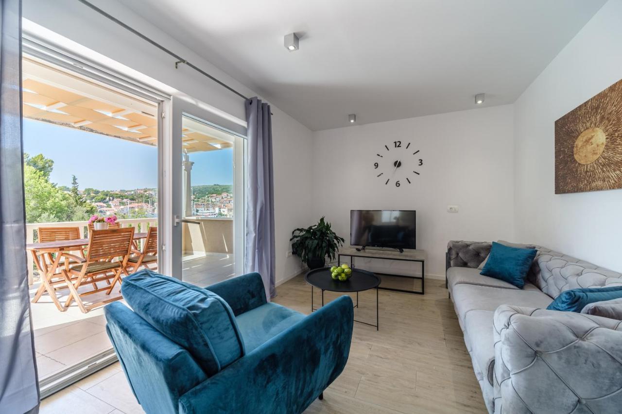 Tm With Private Heated Pool, Poolhouse & Private Garage * Milna (Brac)