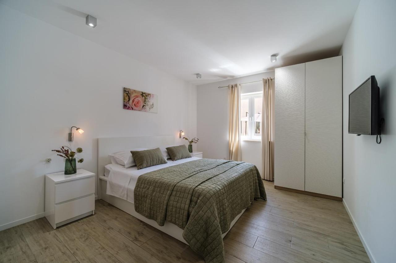 Tm With Private Heated Pool, Poolhouse & Private Garage *