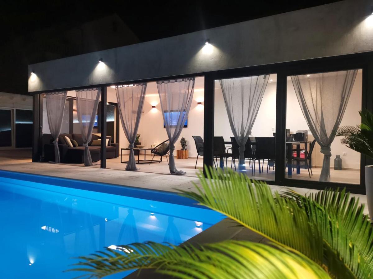 Tm With Private Heated Pool, Poolhouse & Private Garage Holiday home Milna (Brac)