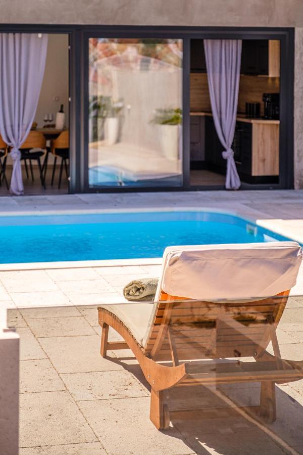 Tm With Private Heated Pool, Poolhouse & Private Garage * Milna (Brac)