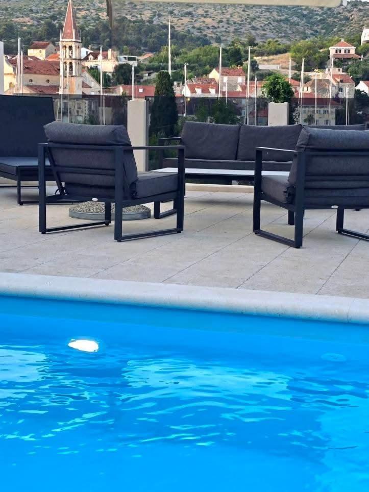 Tm With Private Heated Pool, Poolhouse & Private Garage * Milna (Brac)